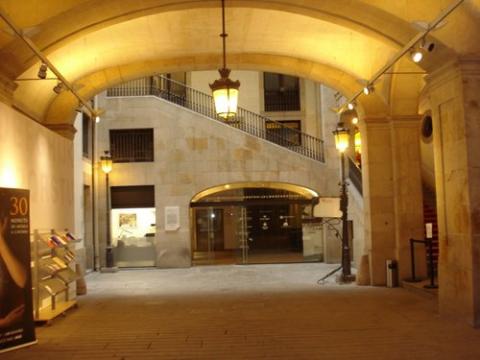 Entrada a l'Ateneu barcelonés. Foto de Robert Morancho